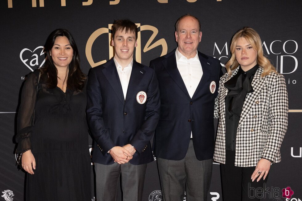 Alberto de Mónaco y Louis y Marie Ducruet y Camille Gottlieb en la Fight Aids Cup Gala 2023