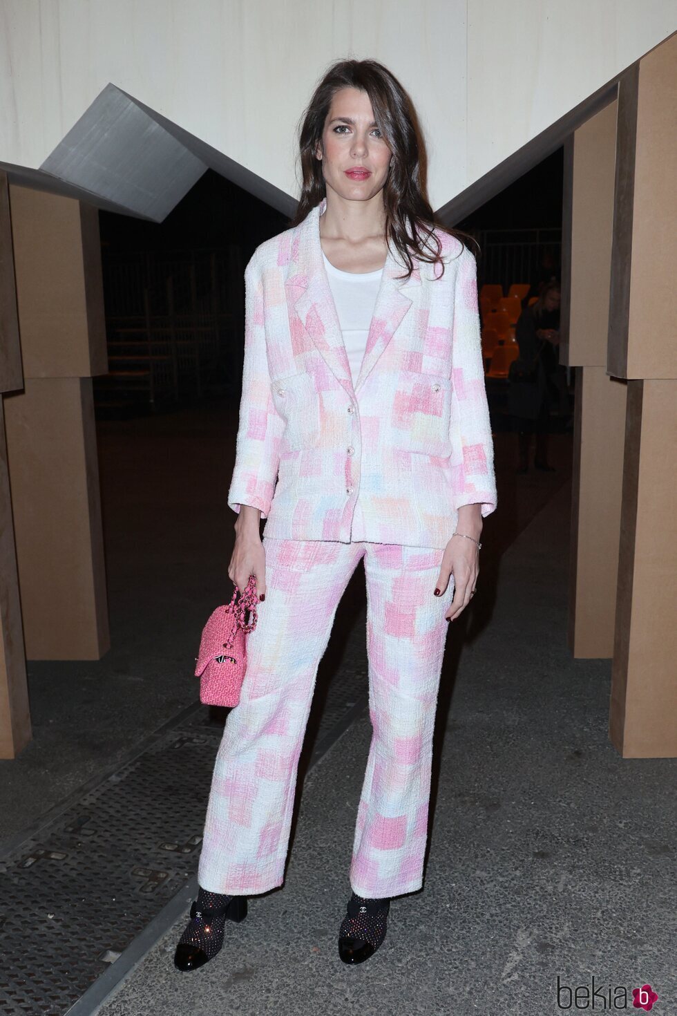 Carlota Casiraghi posa en el desfile de Alta Costura de Chanel en la Paris Fashion Week 2023