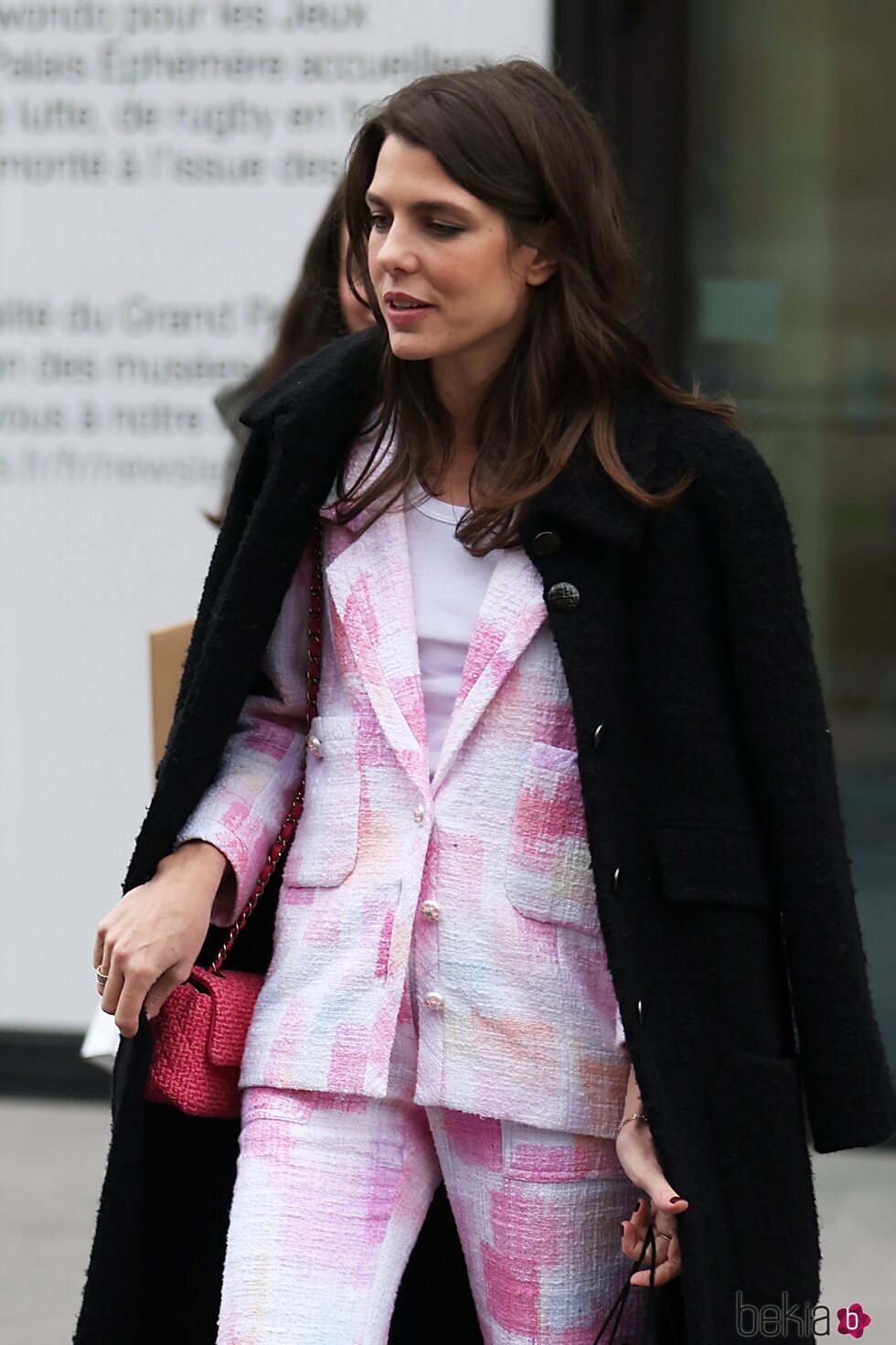 Carlota Casiraghi a la salida del desfile de Alta Costura de Chanel en la Paris Fashion Week 2023