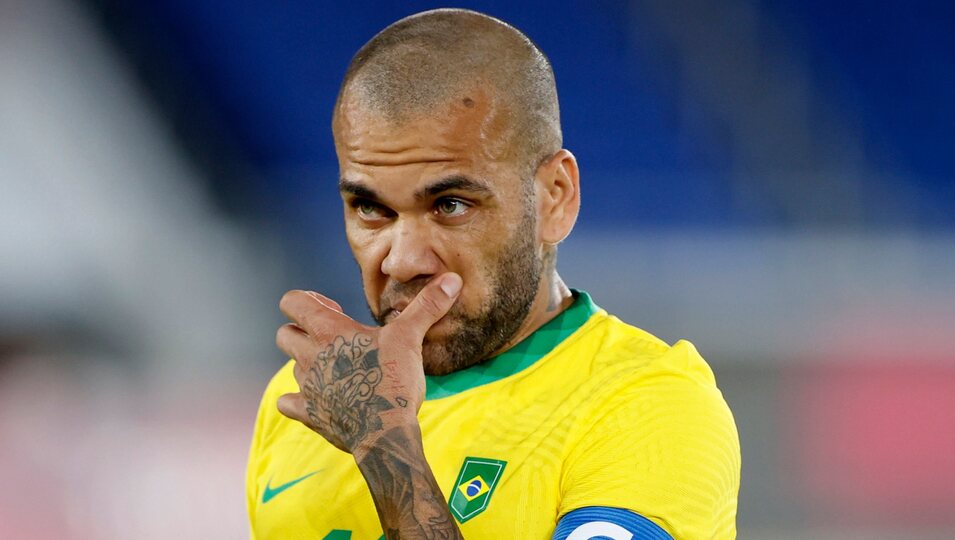 Dani Alves jugando con la Selección de Brasil en los Juegos Olímpicos Tokyo 2020