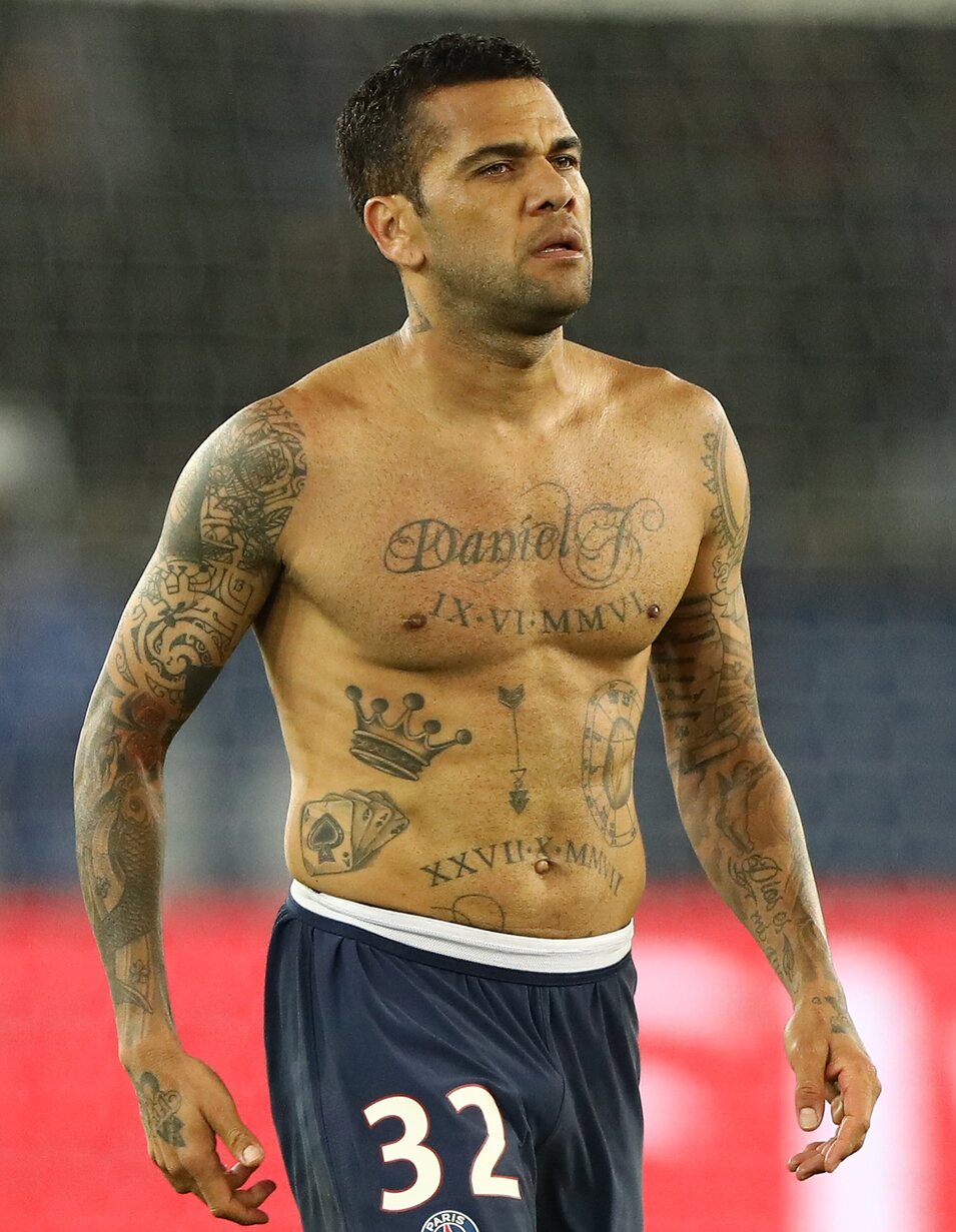 Dani Alves sin camiseta