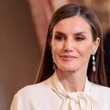 La Reina Letizia espera en la recepción del Palacio Real al Cuerpo Diplomático