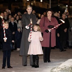 Charlene de Mónaco, Jacques y Gabriella de Mónaco y Mélanie-Antoinette Costello de Massy en Santa Devota 2023