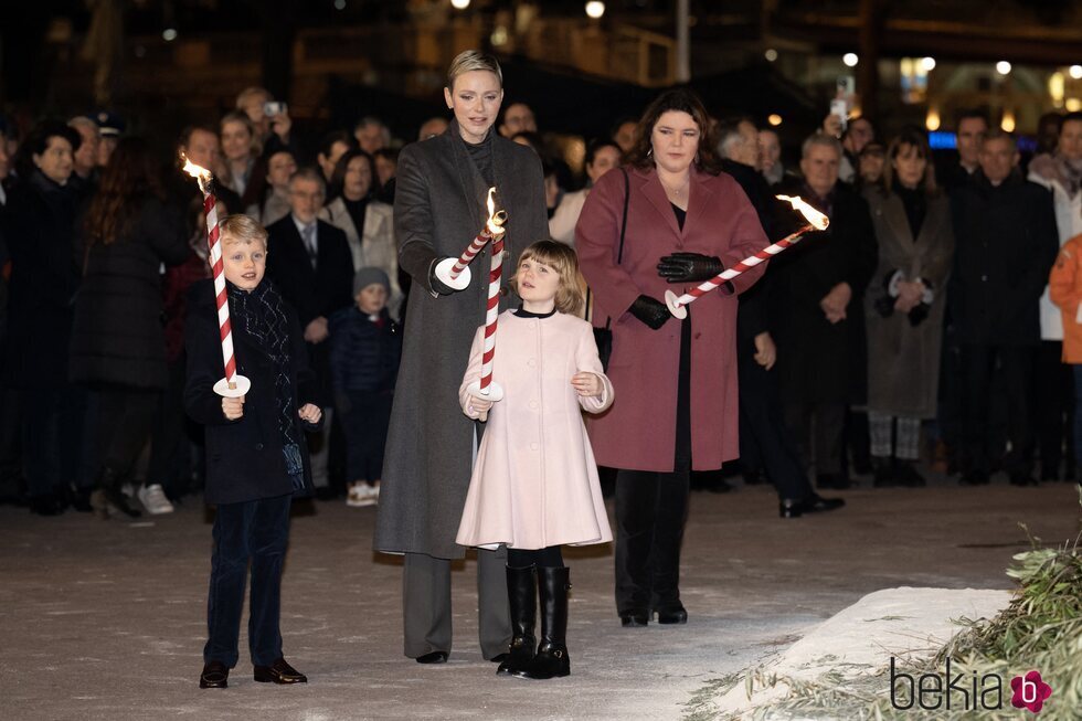 Charlene de Mónaco, Jacques y Gabriella de Mónaco y Mélanie-Antoinette Costello de Massy en Santa Devota 2023