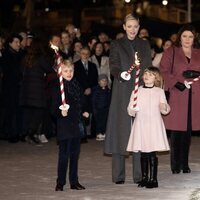 Charlene de Mónaco, Jacques y Gabriella de Mónaco y Mélanie-Antoinette Costello de Massy en Santa Devota 2023