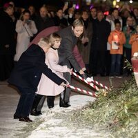 Charlene de Mónaco y sus hijos Jacques y Gabriella de Mónaco en la quema de la barca en Santa Devota 2023