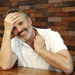 Miguel Bosé, muy sonriente, se convierte en el jurado de 'Cover Night', el nuevo formato de La 1