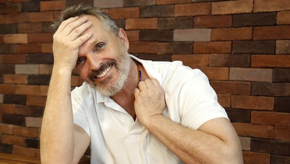 Miguel Bosé, muy sonriente, se convierte en el jurado de 'Cover Night', el nuevo formato de La 1