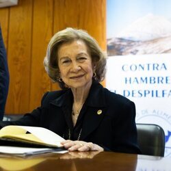 La Reina Sofía en la visita que realizó al Banco de Alimentos de Tenerife