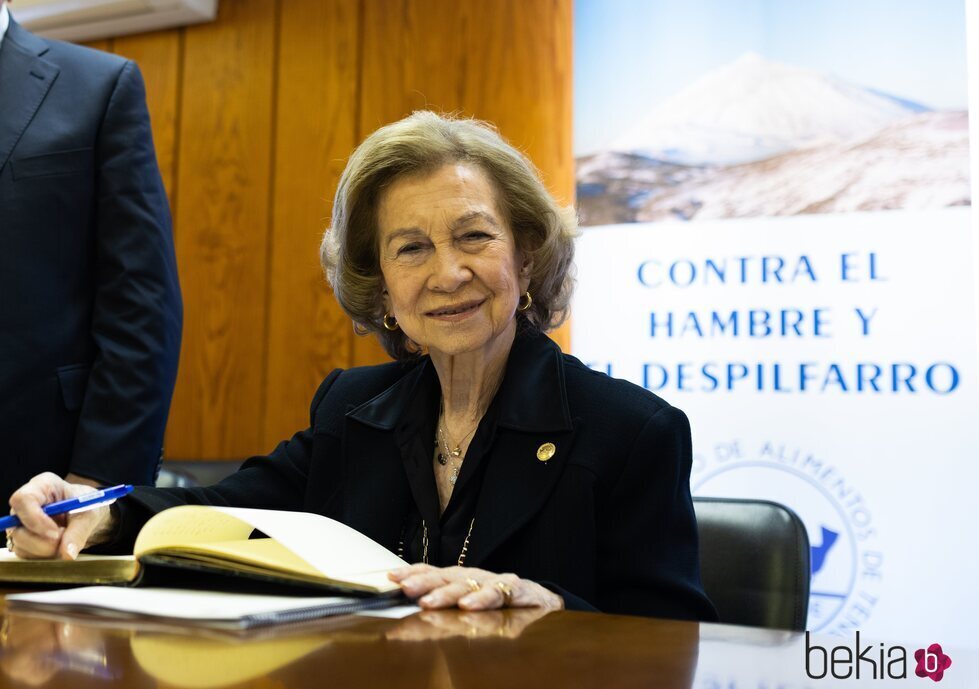 La Reina Sofía en la visita que realizó al Banco de Alimentos de Tenerife