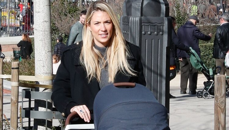 Alice Campello da un paseo por el Parque de El Retiro