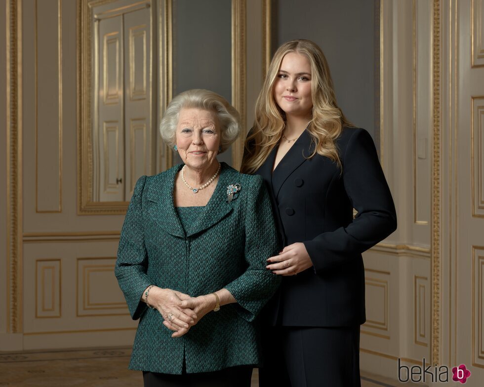 Beatriz de Holanda y Amalia de Holanda en el 85 cumpleanos de Beatriz de Holanda