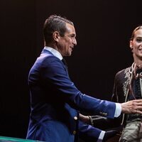 Victoria Federica con su premio Juventud y Tauromaquia junto a José María Manzanares en la presentación del cartel de San Isidro 2023