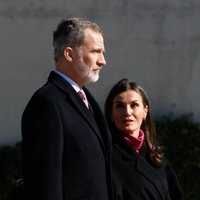 La Reina Letizia habla al Rey Felipe VI en su despedida oficial por su Visita de Estado a Angola