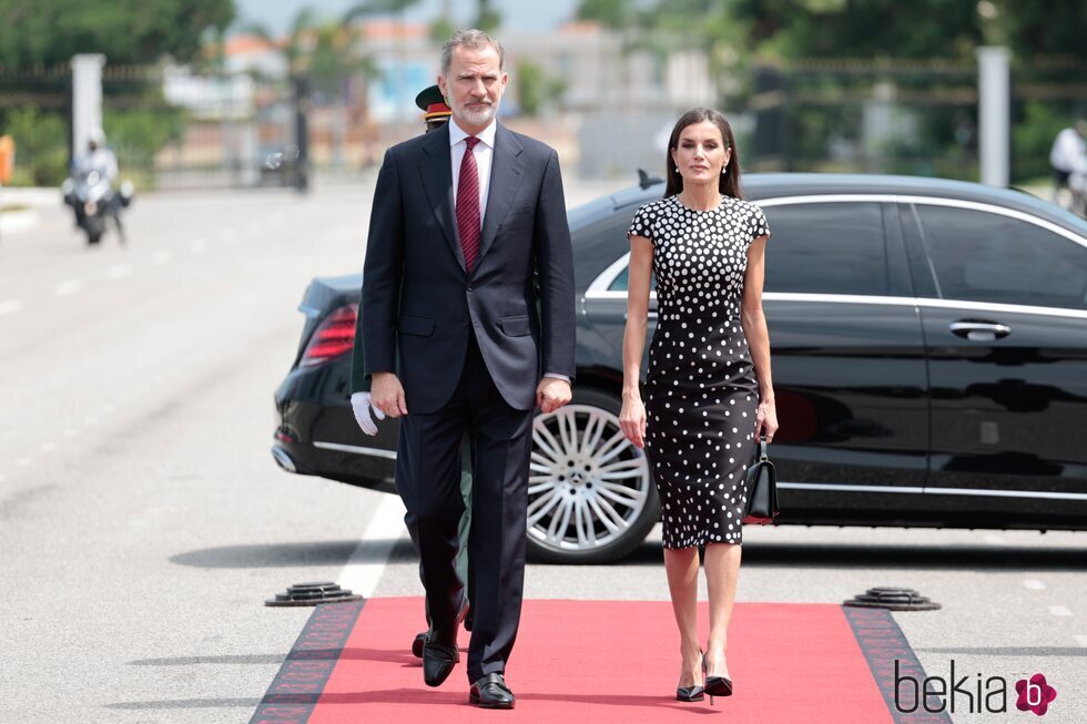 Los Reyes Felipe y Letizia en el Memorial Agostinho Neto de Luanda