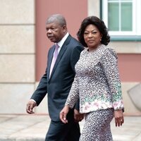 El Presidente de Angola y su esposa en la recepción a los Reyes de España por su Visita de Estado