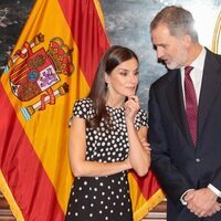 Los Reyes Felipe y Letizia hablando en la Ceremonia de Bienvenida a los Reyes por su Visita de Estado a Angola