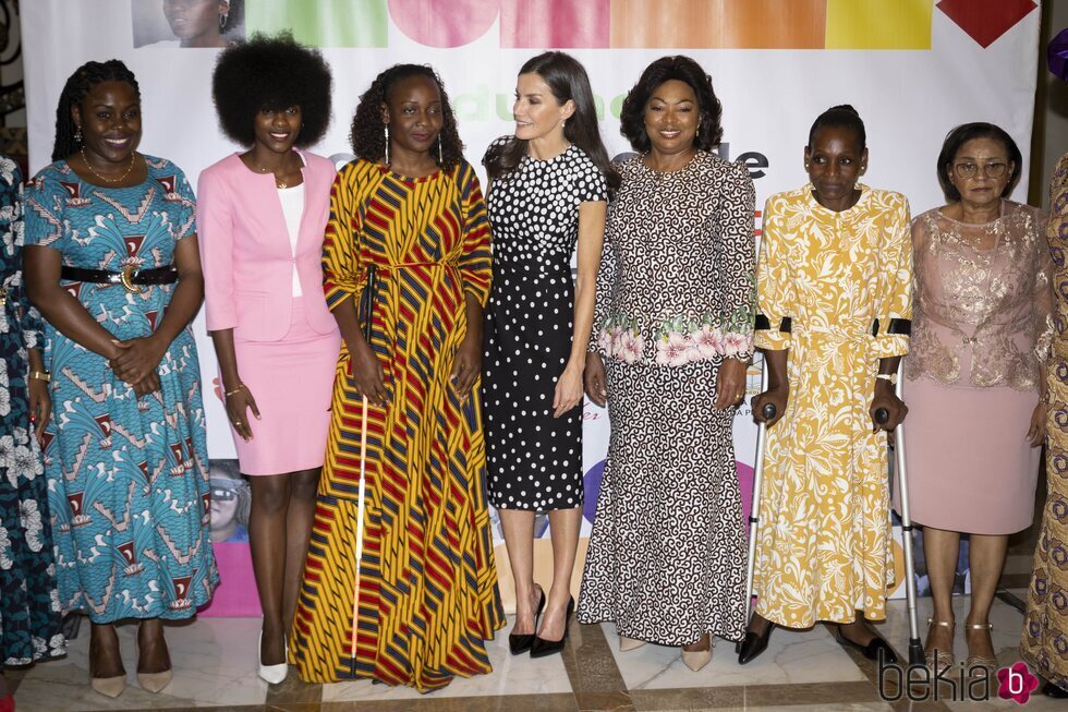 La Reina Letizia y la Primera Dama de Angola con mujeres líderes de la sociedad civil de Angola