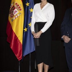 La Reina Letizia en su encuentro con la colectividad española en Angola