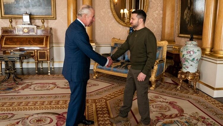 El Rey Carlos III y Volodímir Zelenski en Buckingham Palace