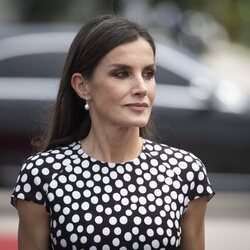 La Reina Letizia en el Memorial Agostinho Neto de Luanda en Angola