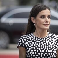 La Reina Letizia en el Memorial Agostinho Neto de Luanda en Angola