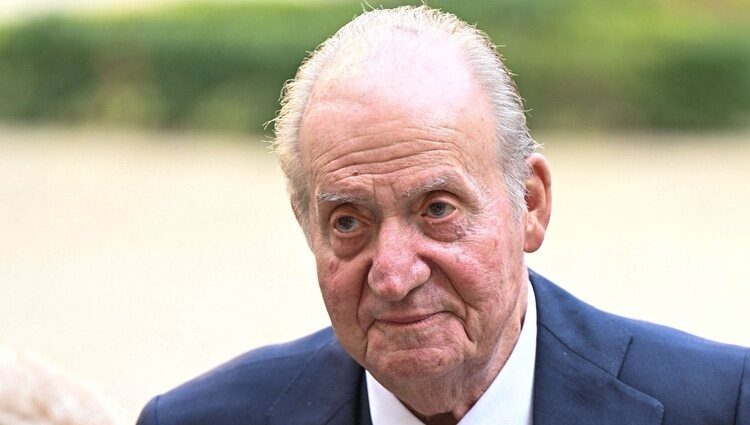 El Rey Juan Carlos en su llegada al Instituto Francés en París