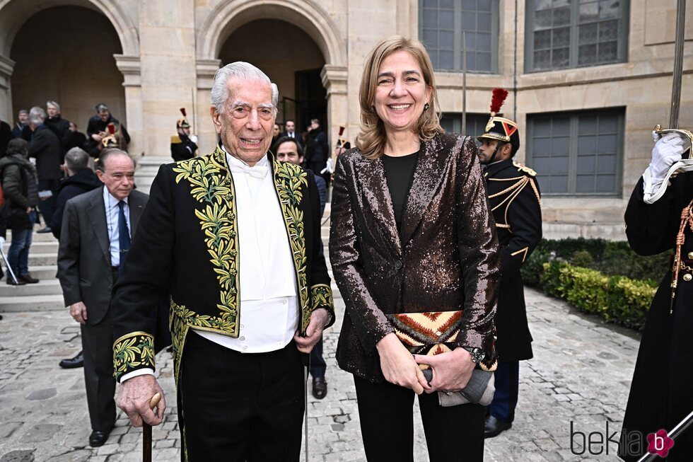 Mario Vargas Llosa y la Infanta Cristina en la Academia Francesa