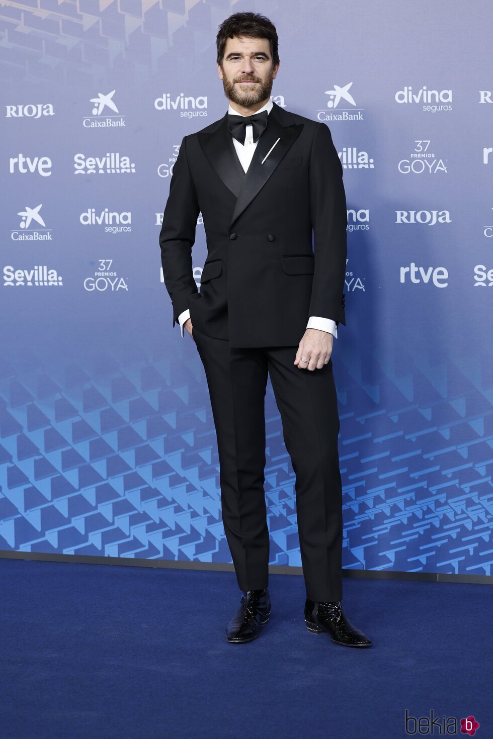 Alfonso Bassave en la alfombra roja de los Goya 2023