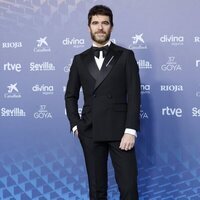 Alfonso Bassave en la alfombra roja de los Goya 2023