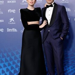 Candela Serrat y Daniel Muriel en la alfombra roja de los Goya 2023