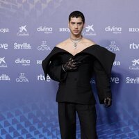 Eduardo Casanova en la alfombra roja de los Goya 2023