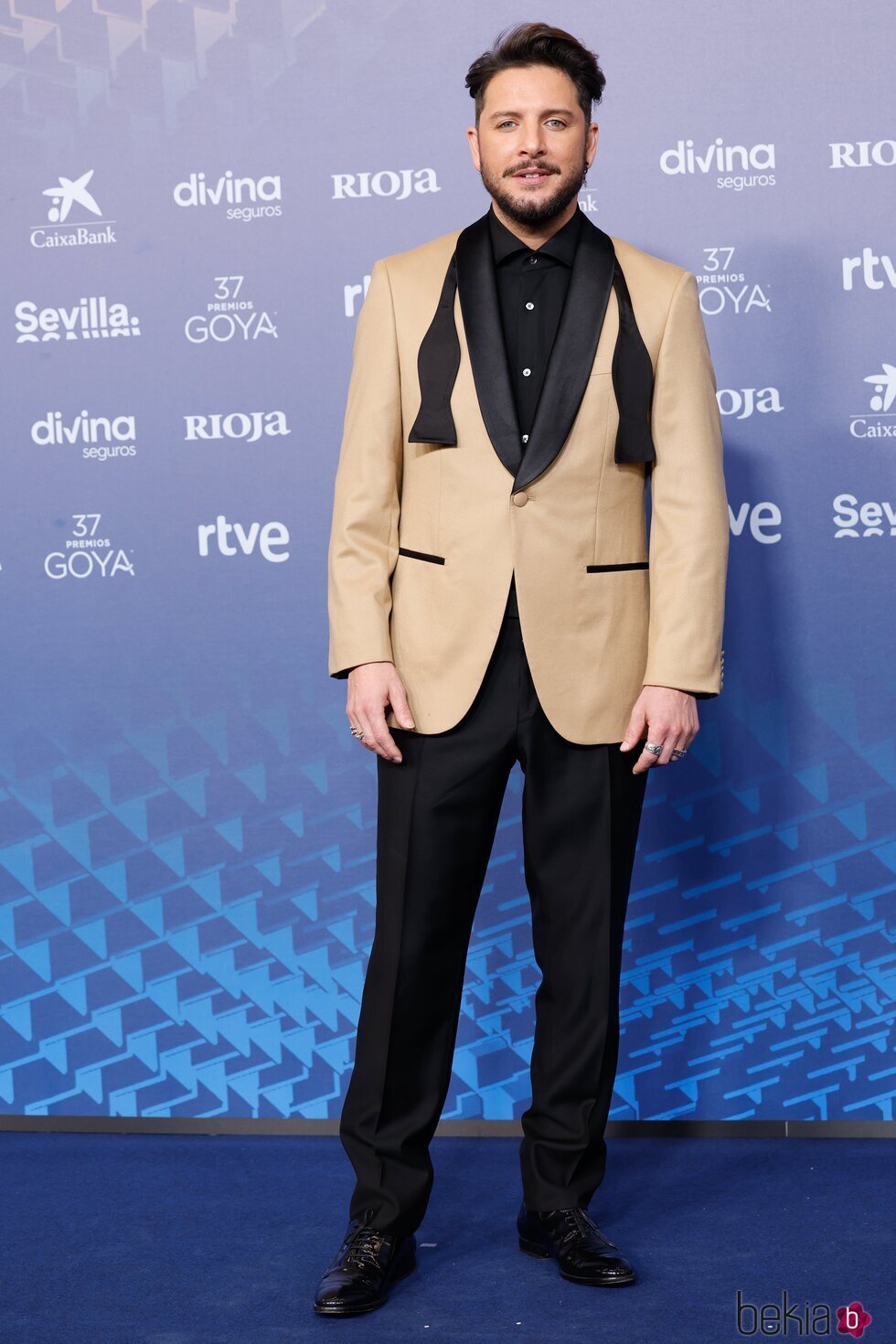 Manuel Carrasco en la alfombra roja de los Goya 2023