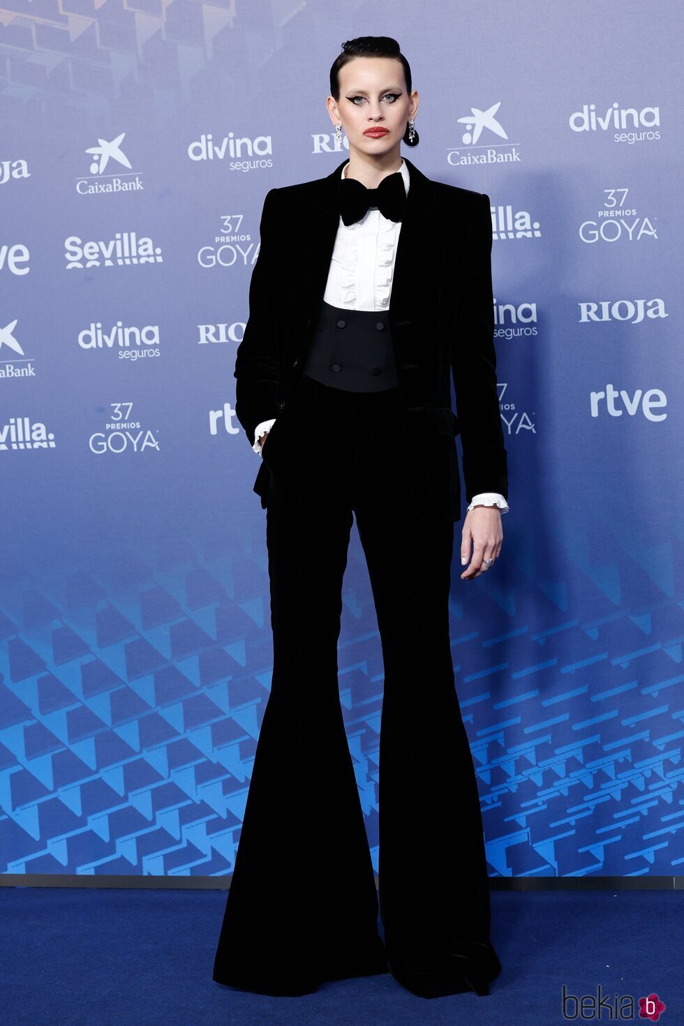 Milena Smit en la alfombra roja de los Goya 2023