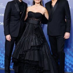 Penélope Cruz, Eduardo Cruz y Juan Diego Botto en la alfombra roja de los Goya 2023