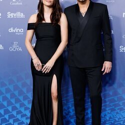 Eduardo Cruz y Eva De Dominici en la alfombra de los Goya 2023