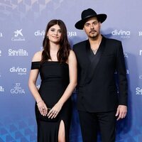 Eduardo Cruz y Eva De Dominici en la alfombra de los Goya 2023