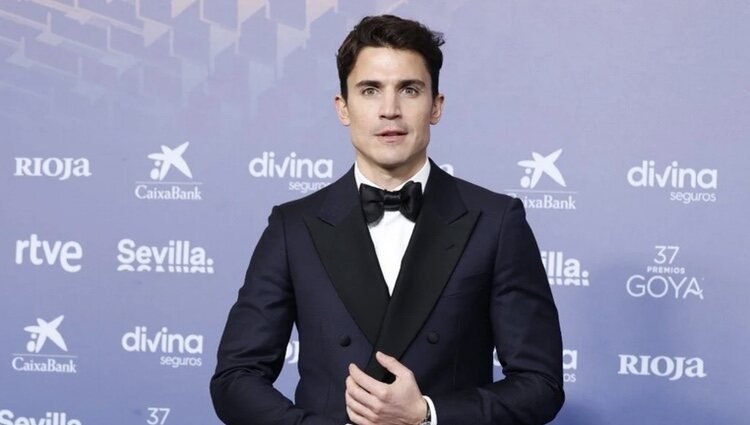 Álex González en la alfombra roja de los Goya 2023