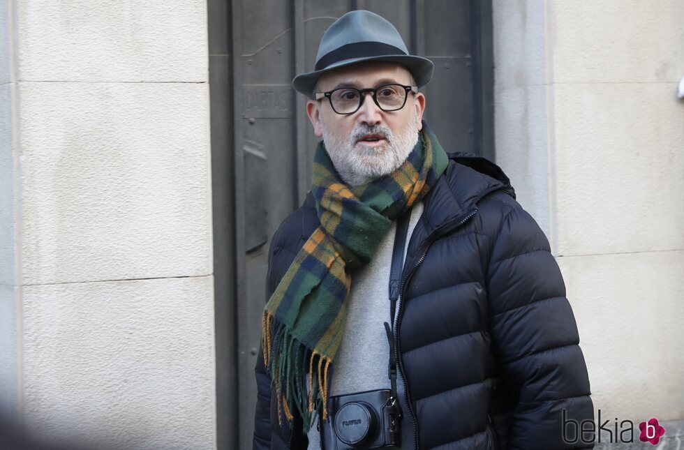 Javier Cámara en la capilla ardiente de Carlos Saura