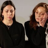 Anna Saura y Eulalia Ramón en la capilla ardiente de Carlos Saura