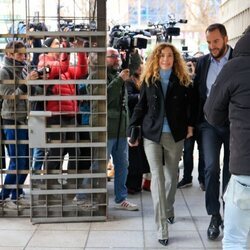 Borja Thyssen y Blanca Cuesta llegando a un juzgado de Madrid