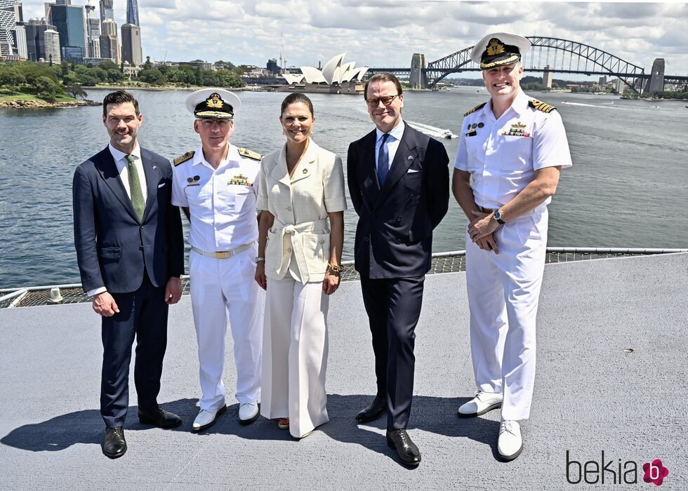 Victoria y Daniel de Suecia ante la Ópera de Sydney