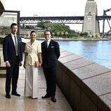 Victoria y Daniel de Suecia con Johan Forssell en Sydney