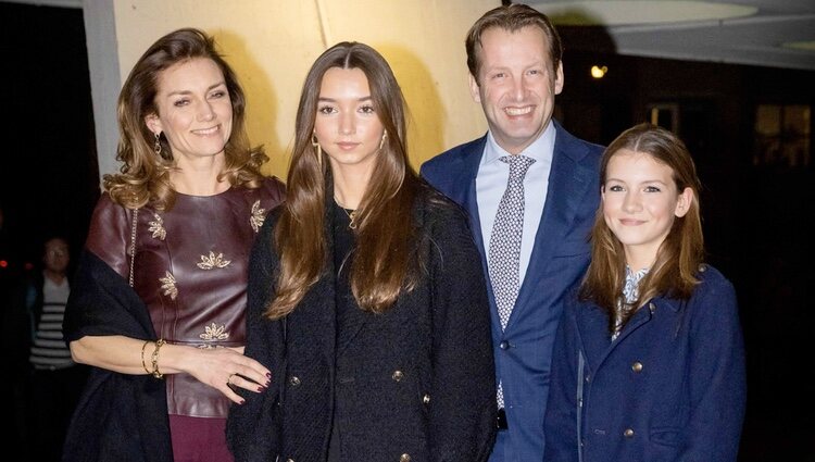 El Príncipe Floris y la Princesa Aimée y su hijas Magali y Eliane van Vollenhoven en el 80 cumpleaños de Margarita de Holanda