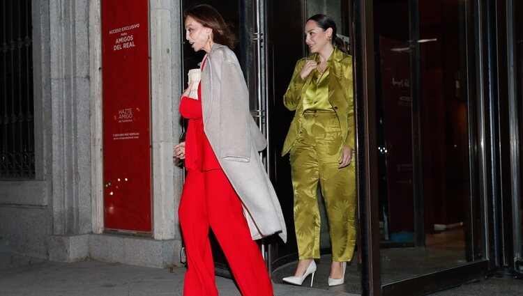 Isabel Preysler y Tamara Falcó saliendo del Teatro Real