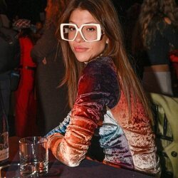 Anita Matamoros en una de las mesas de un desfile en la MBFWMadrid 2023