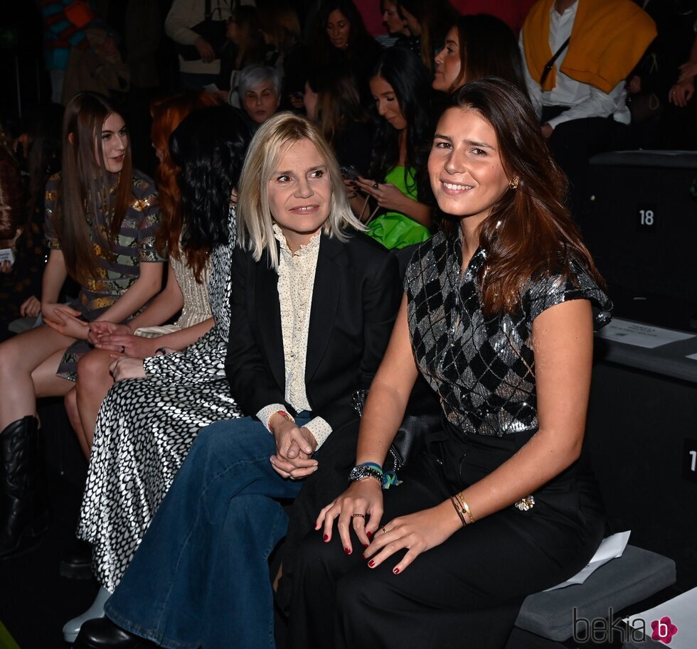 Eugenia Martínez de Irujo y Tana Rivera en el front row de la MBFWMadrid 2023