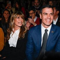 Pedro Sánchez y Begoña Gómez en el front row del desfile de Teresa Helbig