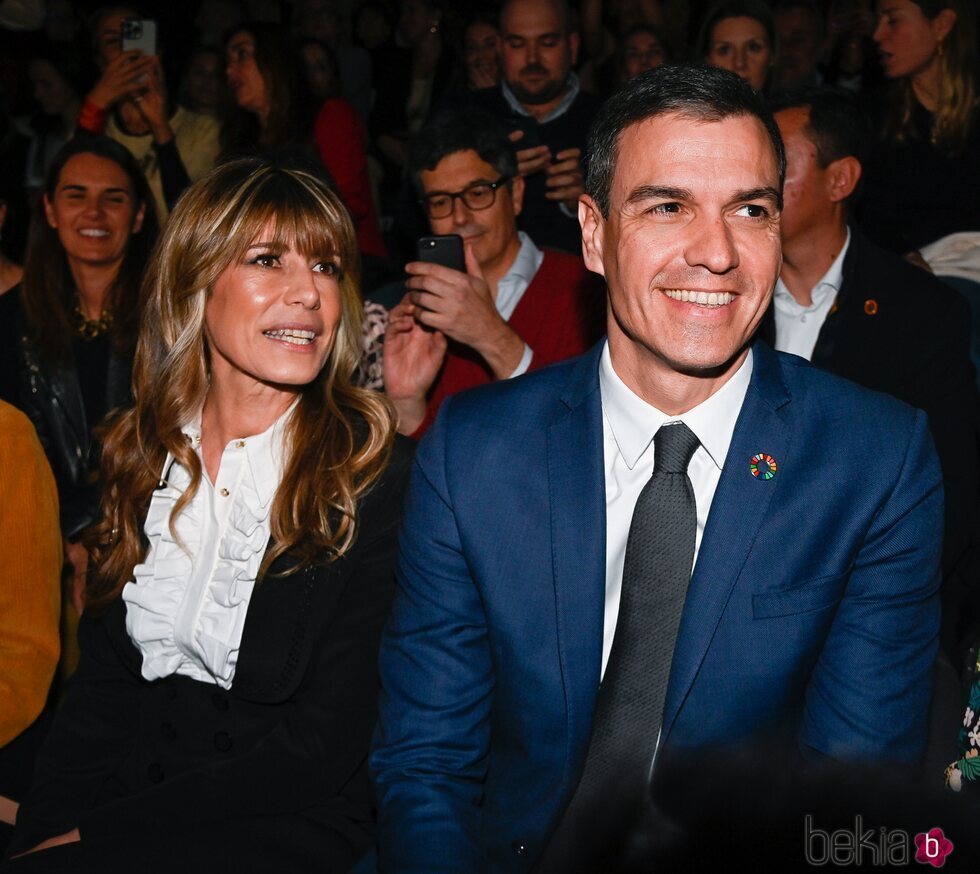 Pedro Sánchez y Begoña Gómez en el front row del desfile de Teresa Helbig