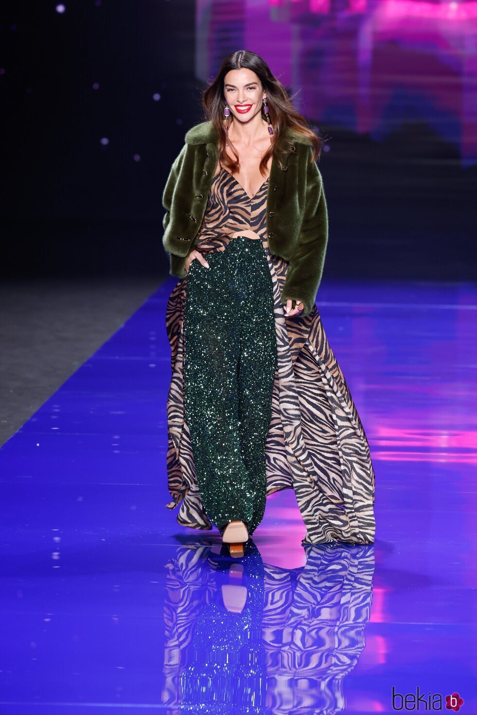 Joana Sanz, feliz en el desfile de Lola Casademunt en la MBFWMadrid 2023